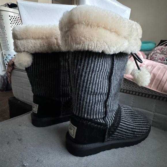 UGG Cream Wool Knit Boots - Picture 6 of 8